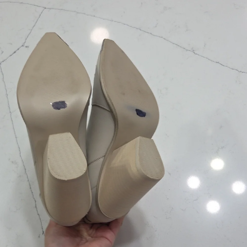 Steve Madden Cream Ankle Booties Sz7M Leather Excellent Conditions Almost New